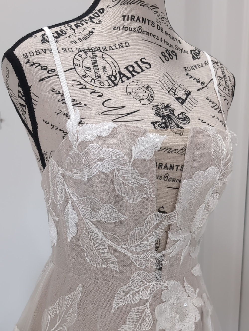 WILLOWBY BY WATTERS | Women's Soft Mauve/White Floral Hutchinson Wedding Gown - Picture 3 of 11